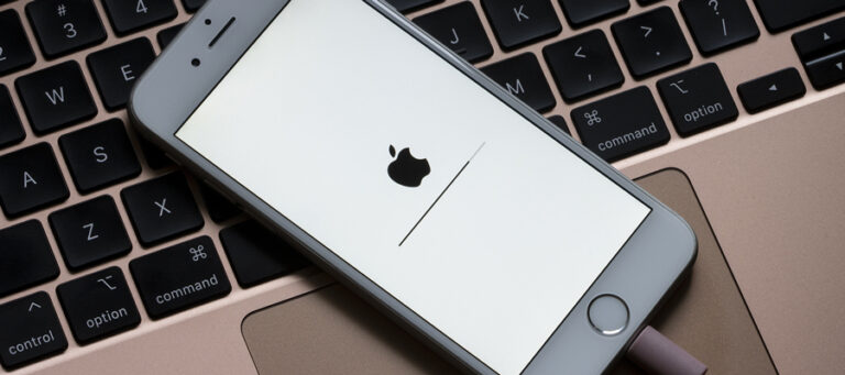 Apple keyboard with iPhone updating