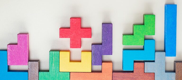 Tetris shaped building blocks falling into place