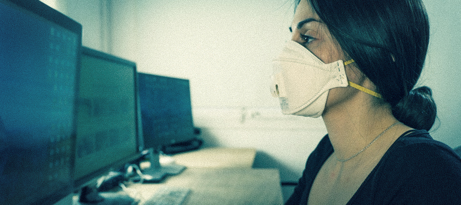 Female student wearing face mask in a computer lab